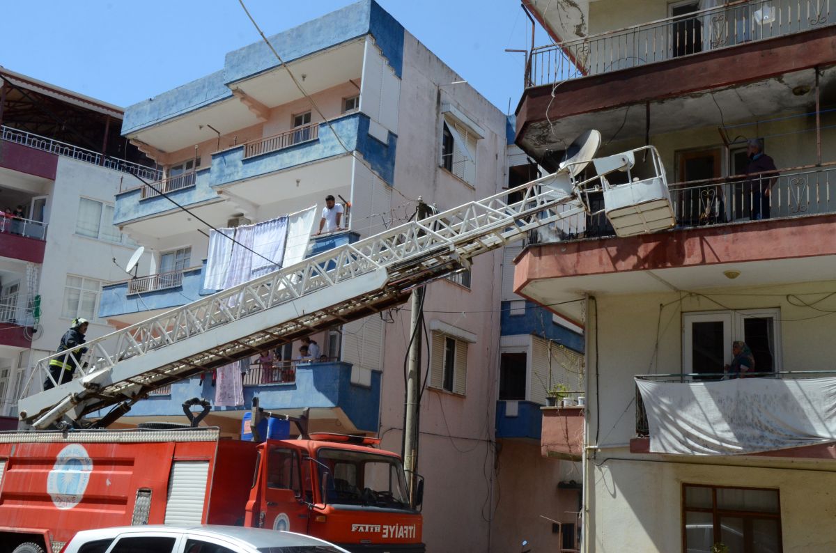 Antalya'da yangından korkan torun, dedesine 'eve çıkmayalım' dedi