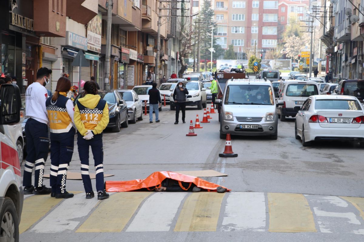 Eskişehir'de çarptığı yayayı 160 metre sürükledi