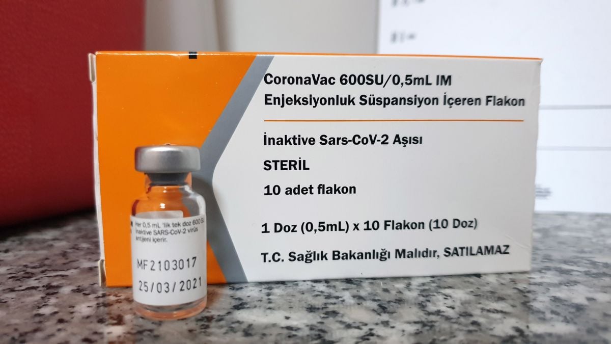 Antalya'da turizm çalışanları, koronavirüs aşısı olmaya başladı