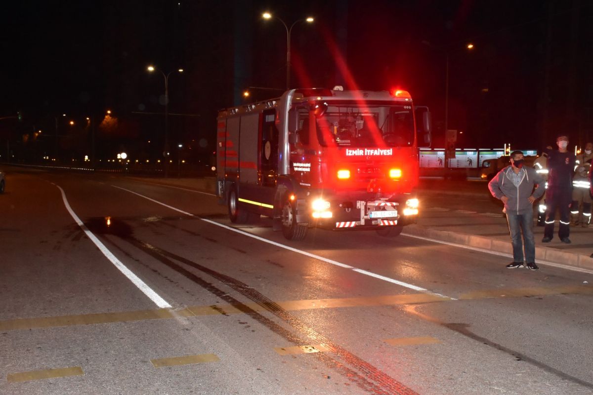 İzmir'de otomobil köprü ayağına çarptı: 1 ağır yaralı 