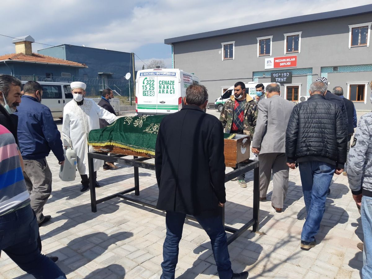 Kocaeli'de elleri ve ayakları zincirlenen adam yanarak can verdi