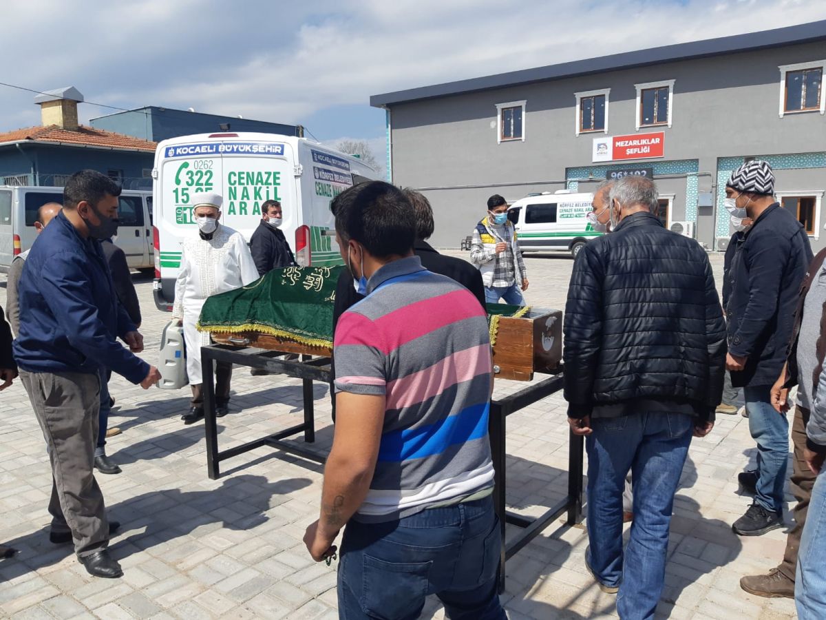 Kocaeli'de elleri ve ayakları zincirlenen adam yanarak can verdi