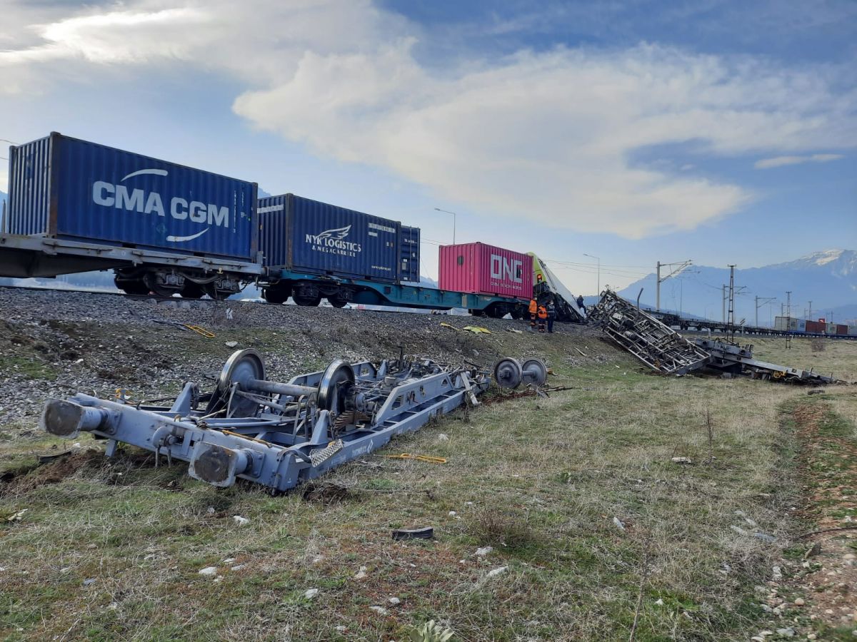 Pozantı'daki tren enkazı kaldırıldıktan sonra seferler devam etti