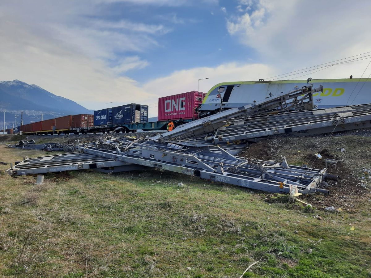 Pozantı'daki tren enkazı kaldırıldıktan sonra seferler devam etti