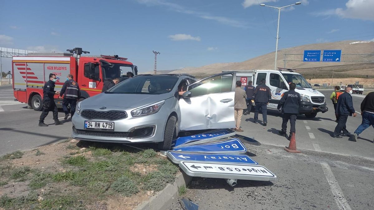 Niğde'de otomobil ile kamyon çarpıştı: 5 yaralı