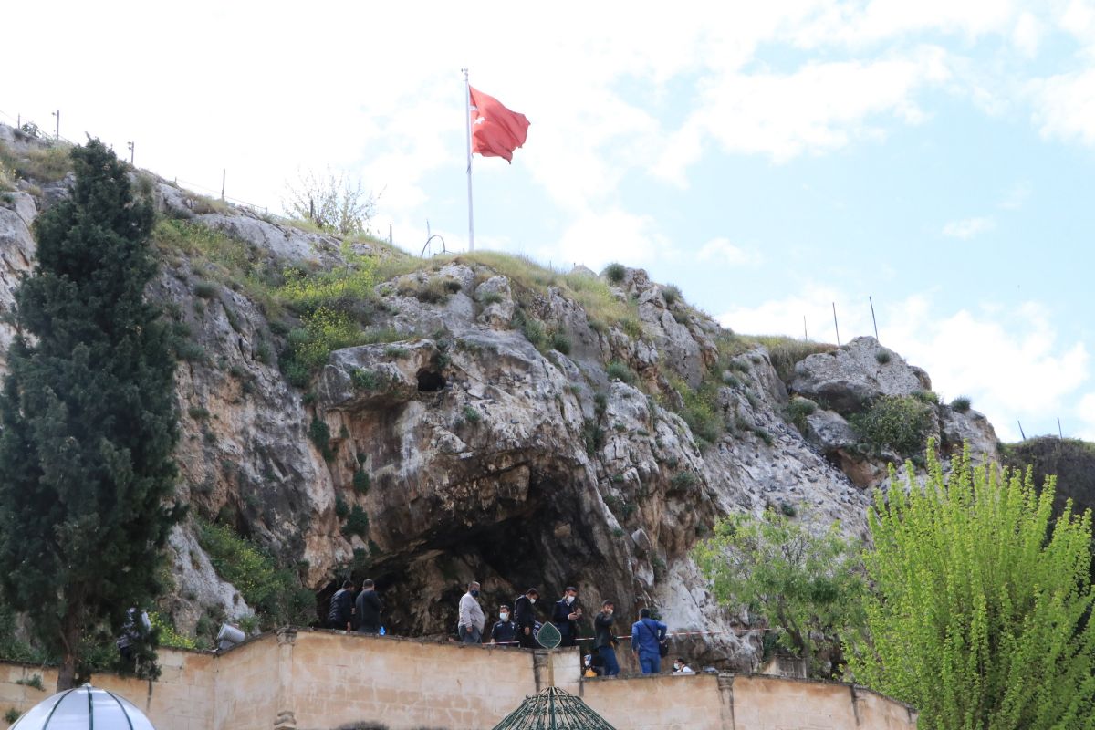 Şanlıurfa'daki tarihi kale eteğinde erkek cesedi bulundu