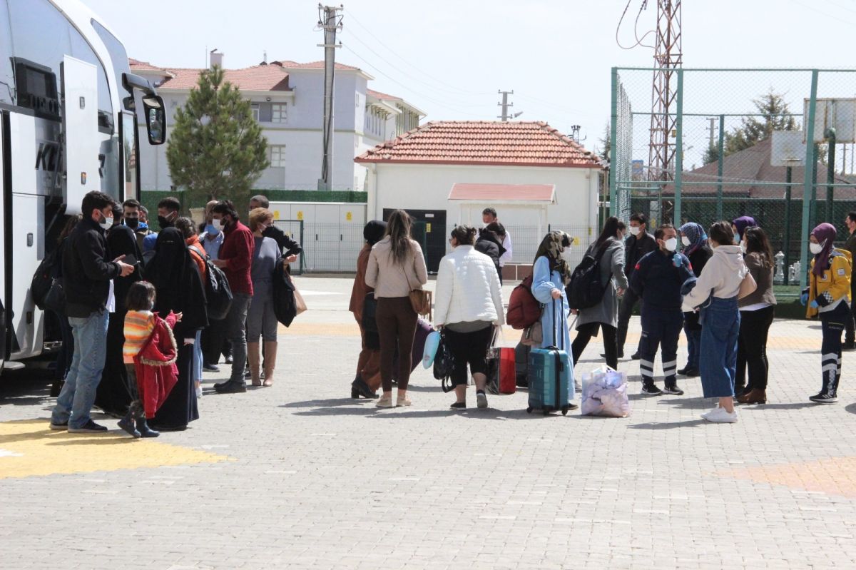 Karaman'da pozitif yolcunun bulunduğu otobüs yurda götürüldü