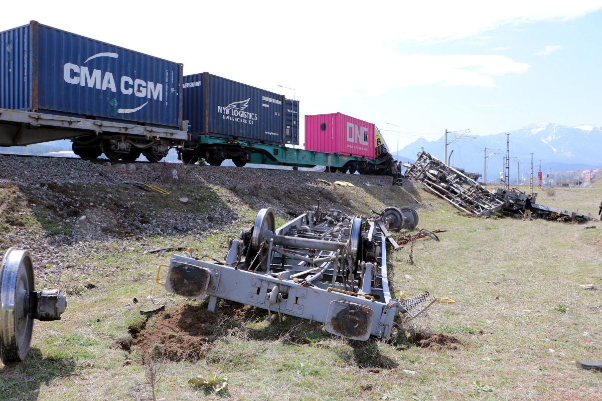 Pozantı'daki tren enkazı kaldırıldıktan sonra seferler devam etti