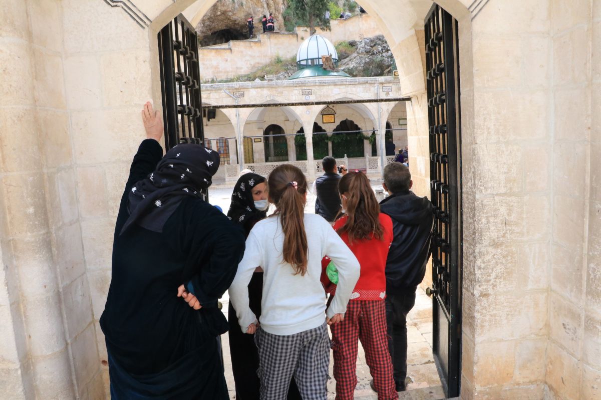 Şanlıurfa'daki tarihi kale eteğinde erkek cesedi bulundu