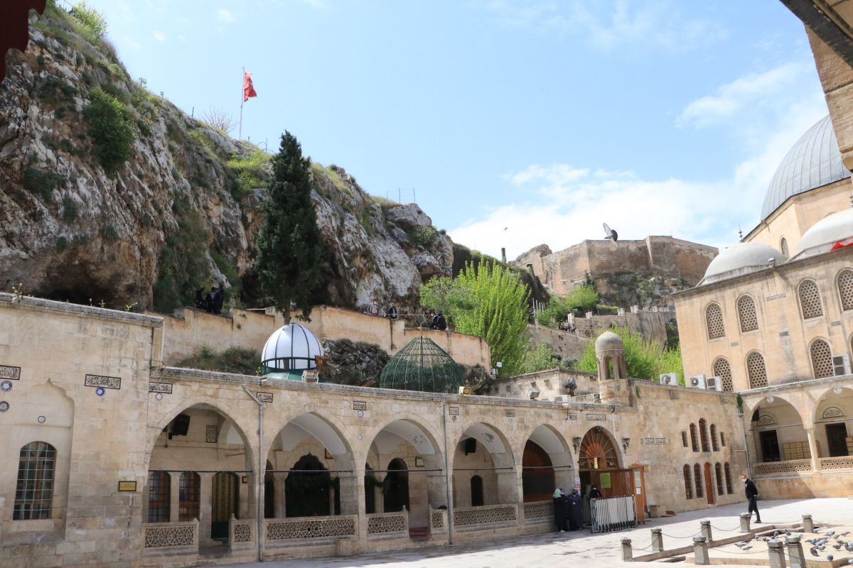 Şanlıurfa'daki tarihi kale eteğinde erkek cesedi bulundu