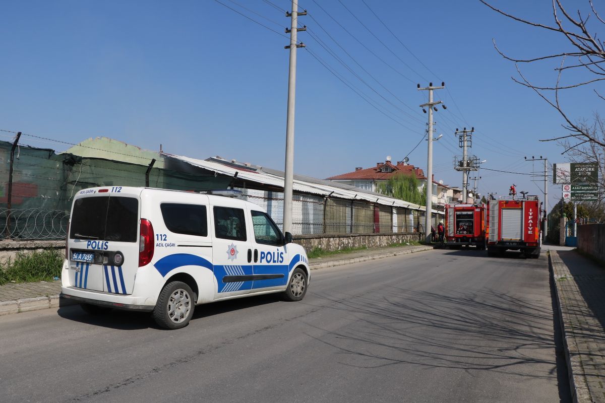 Sakarya'daki izolasyon malzemeleri deposunda yangın