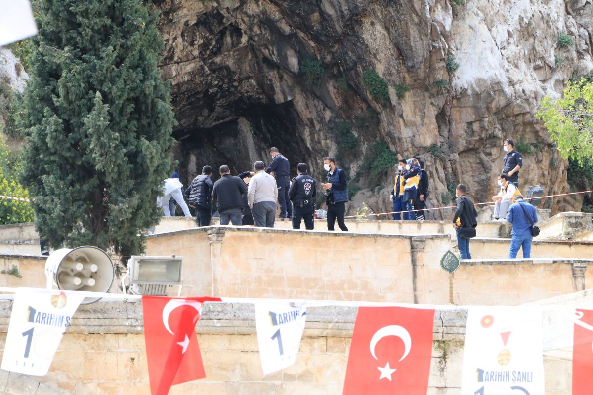 Şanlıurfa'daki tarihi kale eteğinde erkek cesedi bulundu