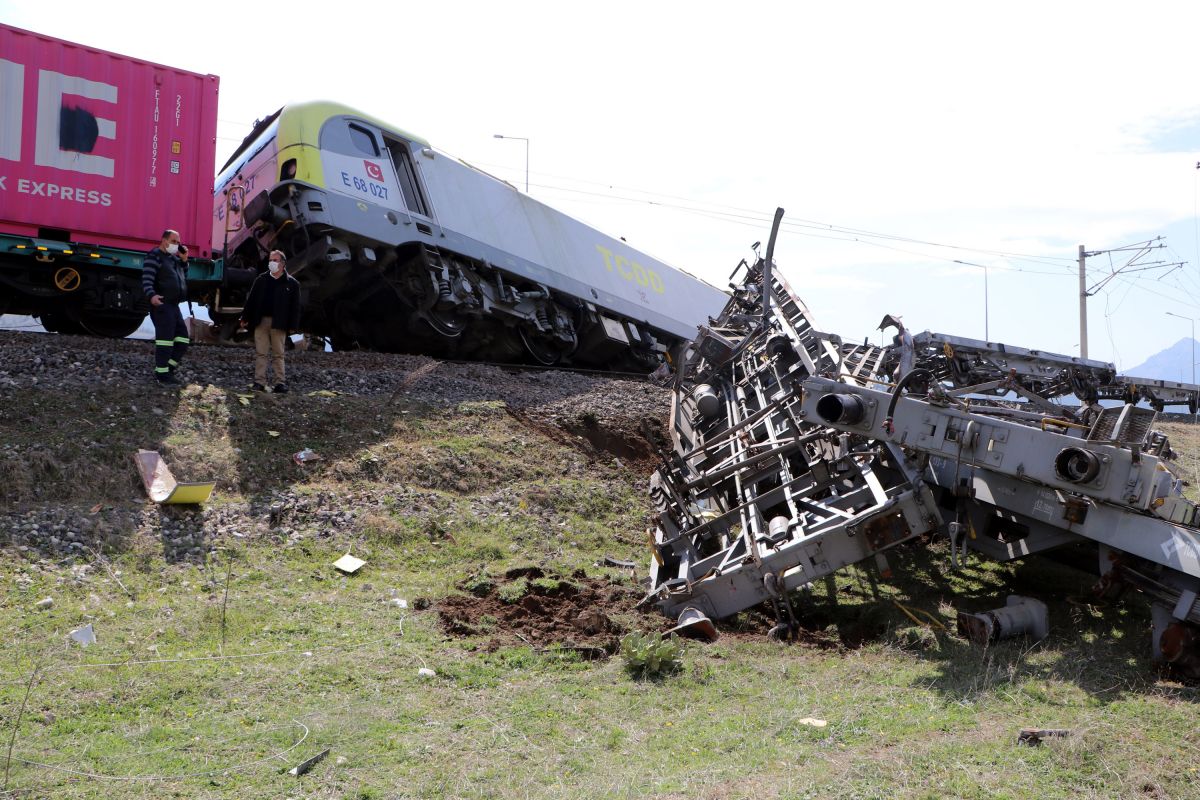 Pozantı'daki tren enkazı kaldırıldıktan sonra seferler devam etti