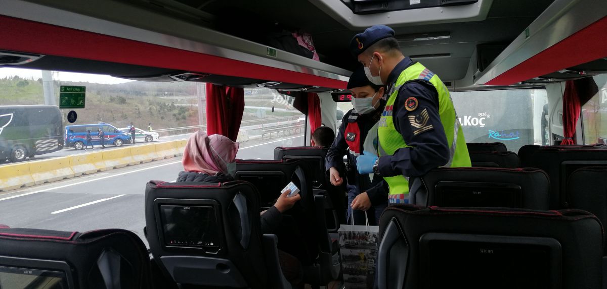 İstanbul'da jandarmadan yolcu otobüslerine korona denetimi