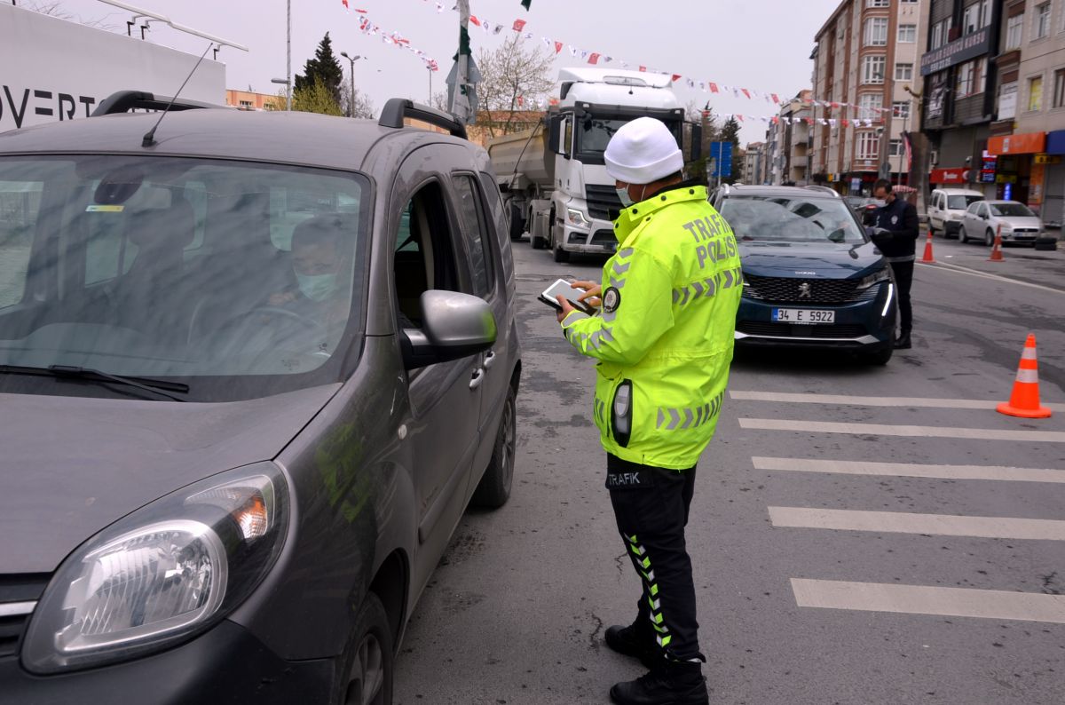 İstanbul'daki sürücü kısıtlamada sigortasız araçla dolaştı: Ceza yedi