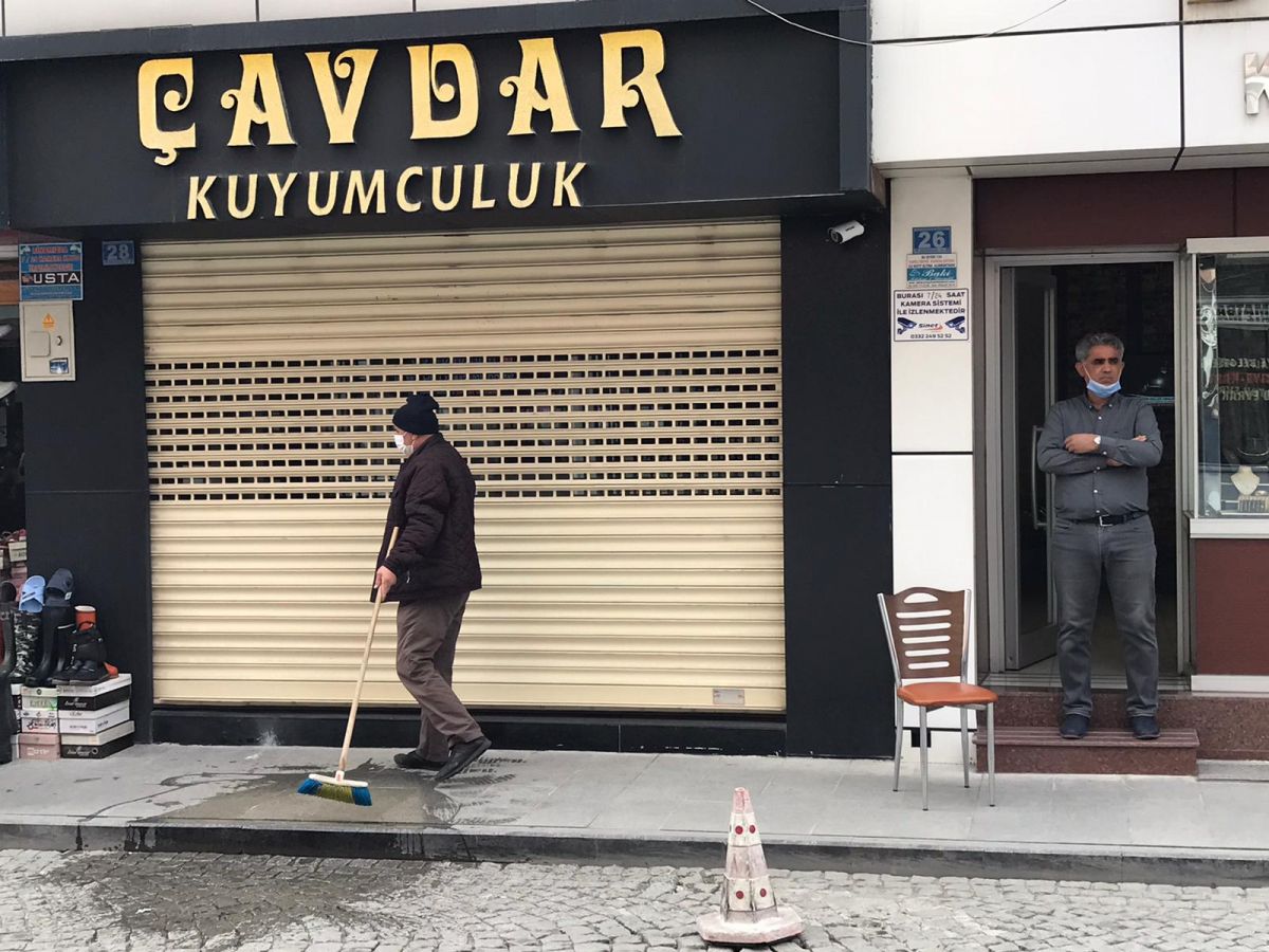 Konya'daki kuyumcu, iş yerinin önünde silahlı saldırıya uğradı