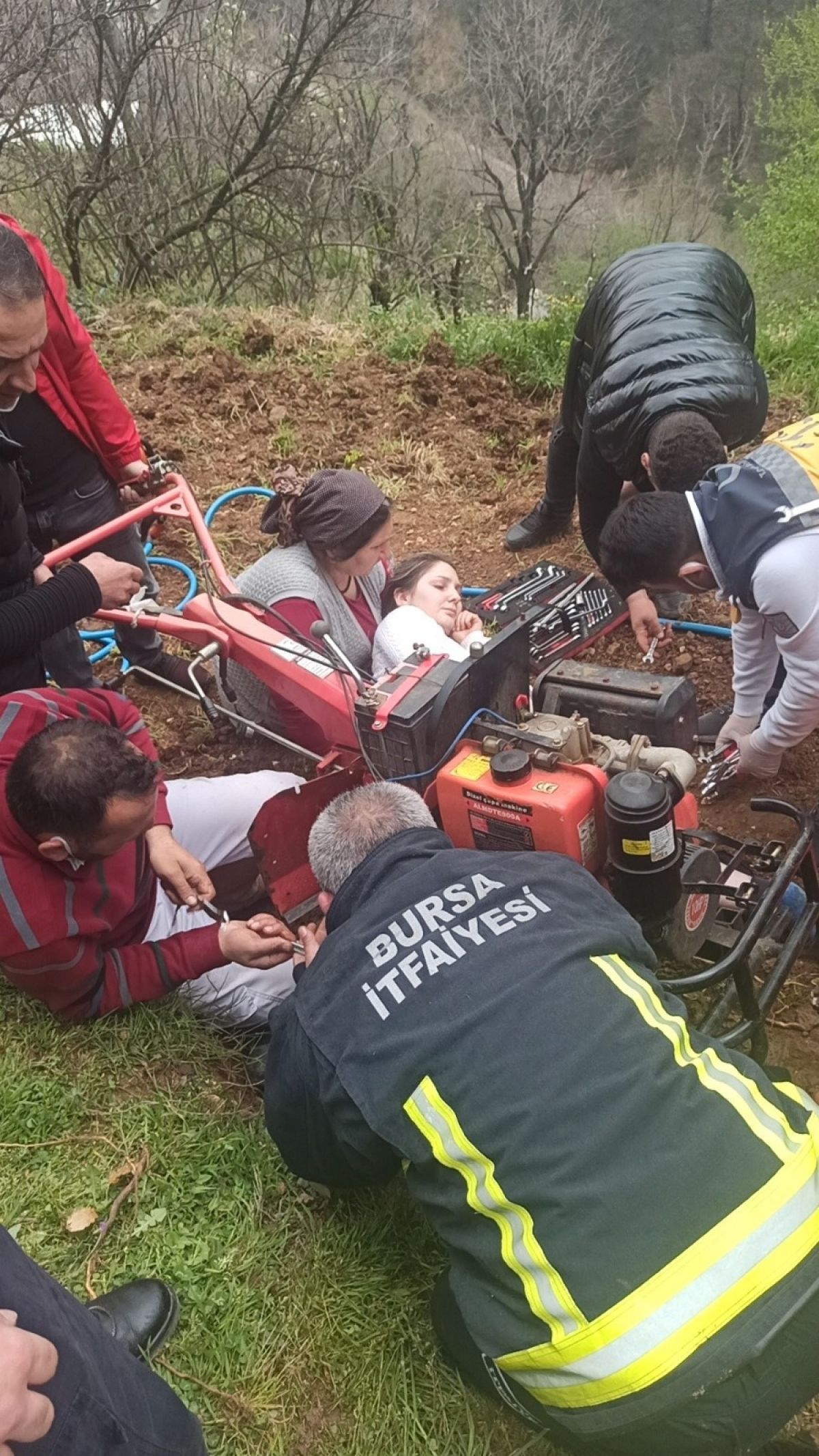 Bursa'da genç kız ayaklarını çapa motoruna kaptırdı