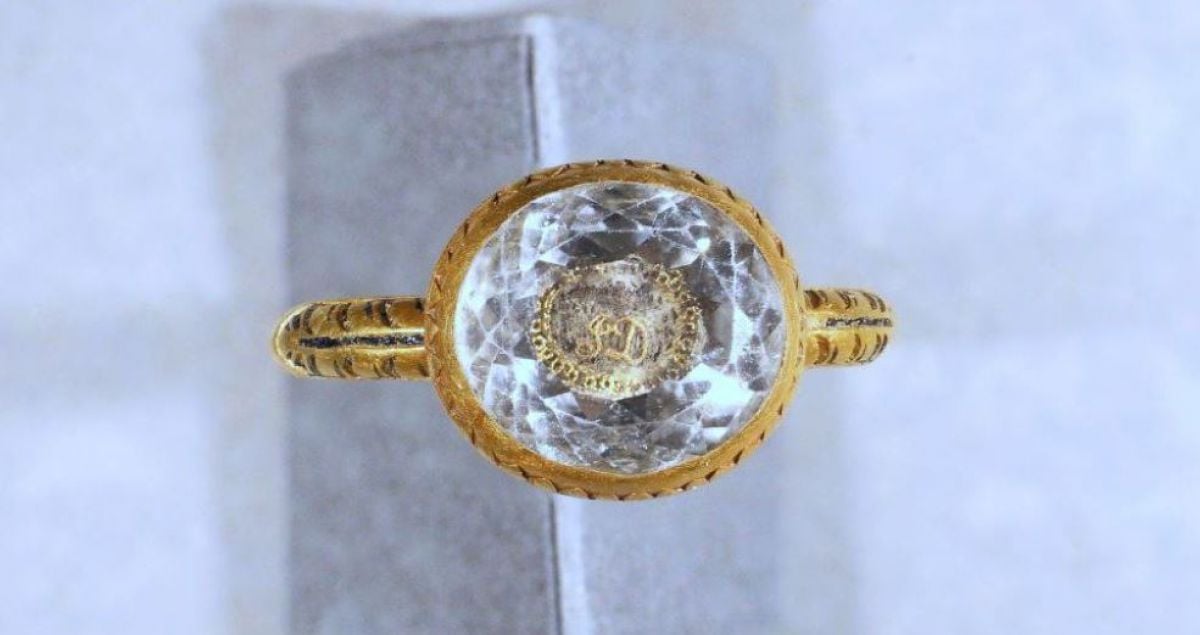 The mourning ring found in England has been declared a historical monument #2