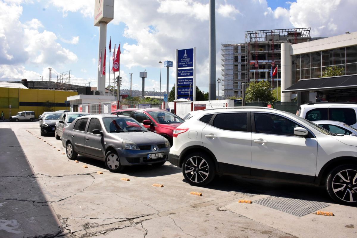 İzmir'de çamur yağışı sonrasında yıkamacılar doldu