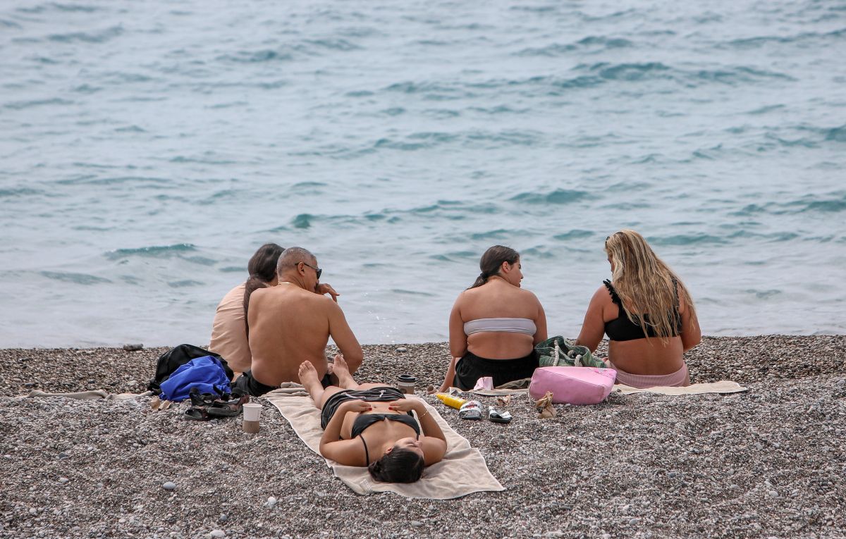 Antalya'da güneşi gören sahile indi