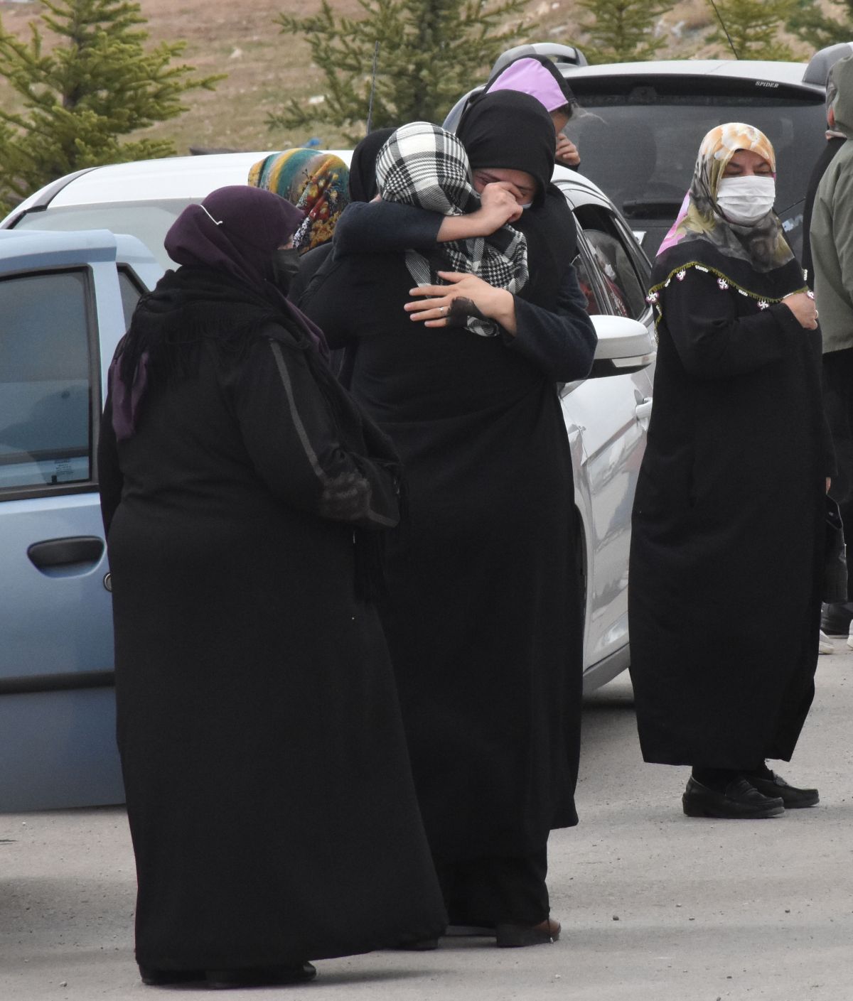 Sivas'ta iftar öncesi yemek kavgasında öldürülen kadın defnedildi