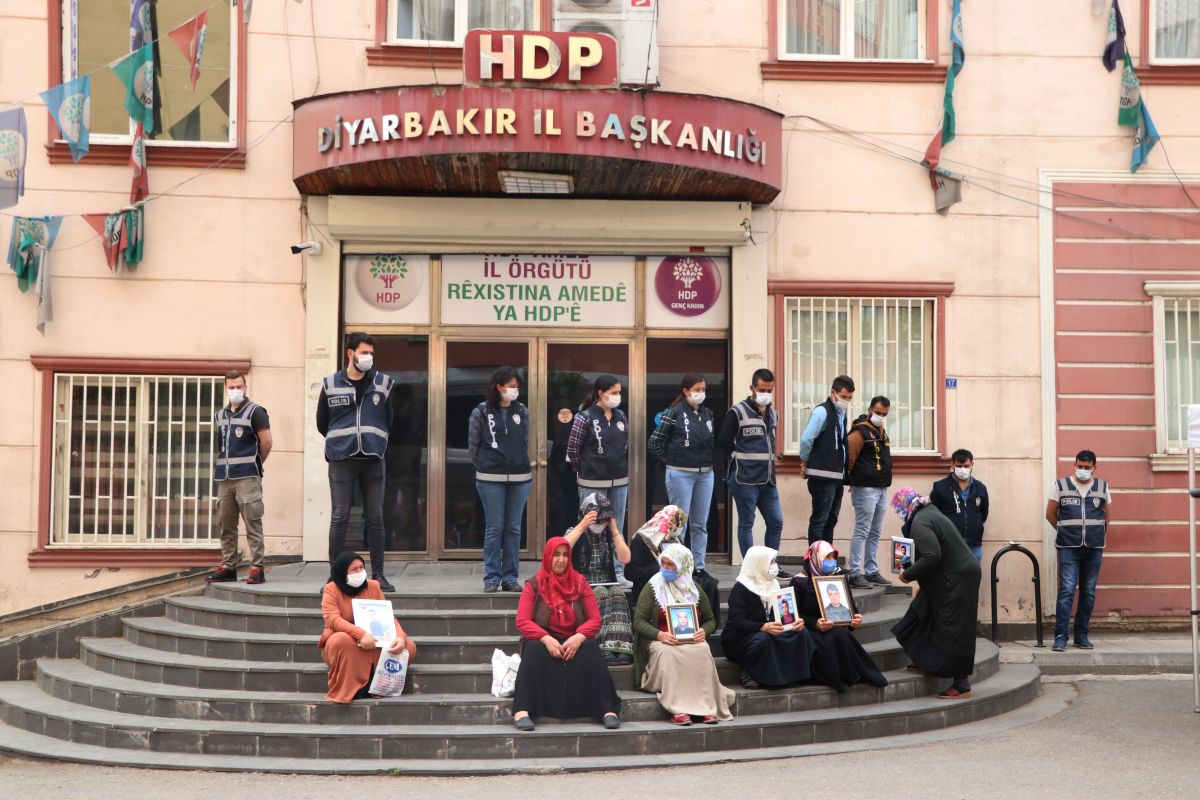 Diyarbakır'da nöbet tutan baba: HDP kapanınca, Kandil'i kapatacaklar