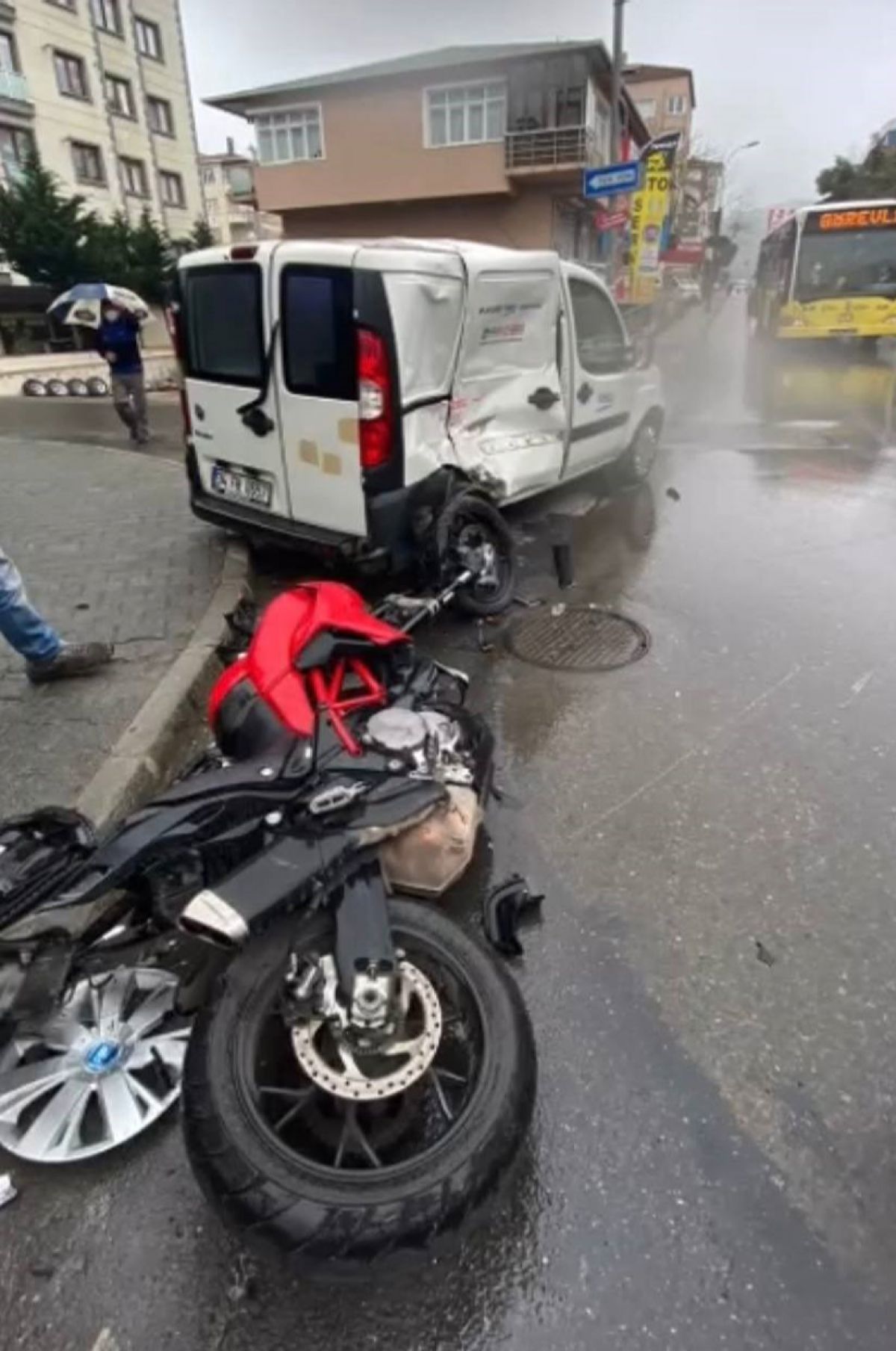 Maltepe'de feci motosiklet kazası kamerada