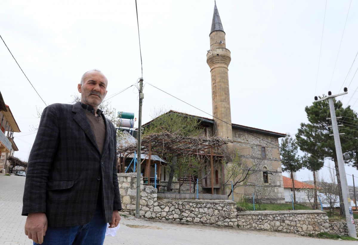 Burdur'daki 900 yıllık caminin, bakıma ihtiyacı var