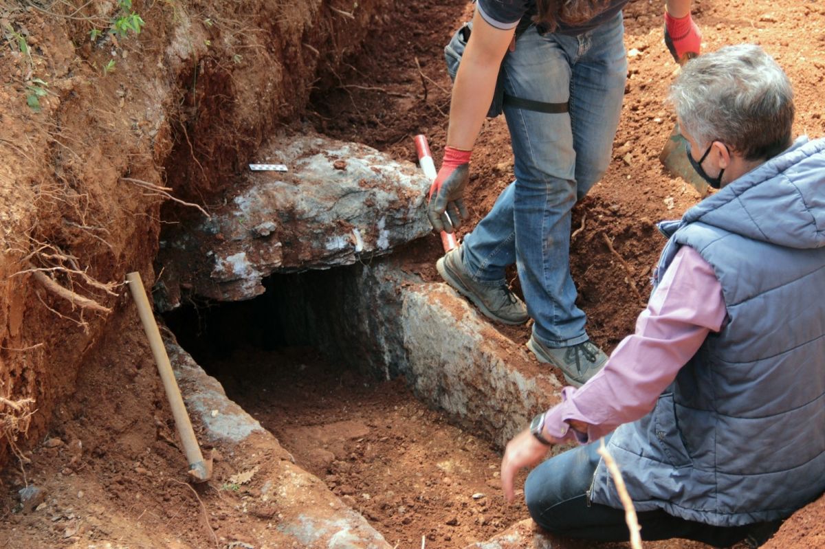 Muğla'da su kanalı kazısında antik mezar bulundu