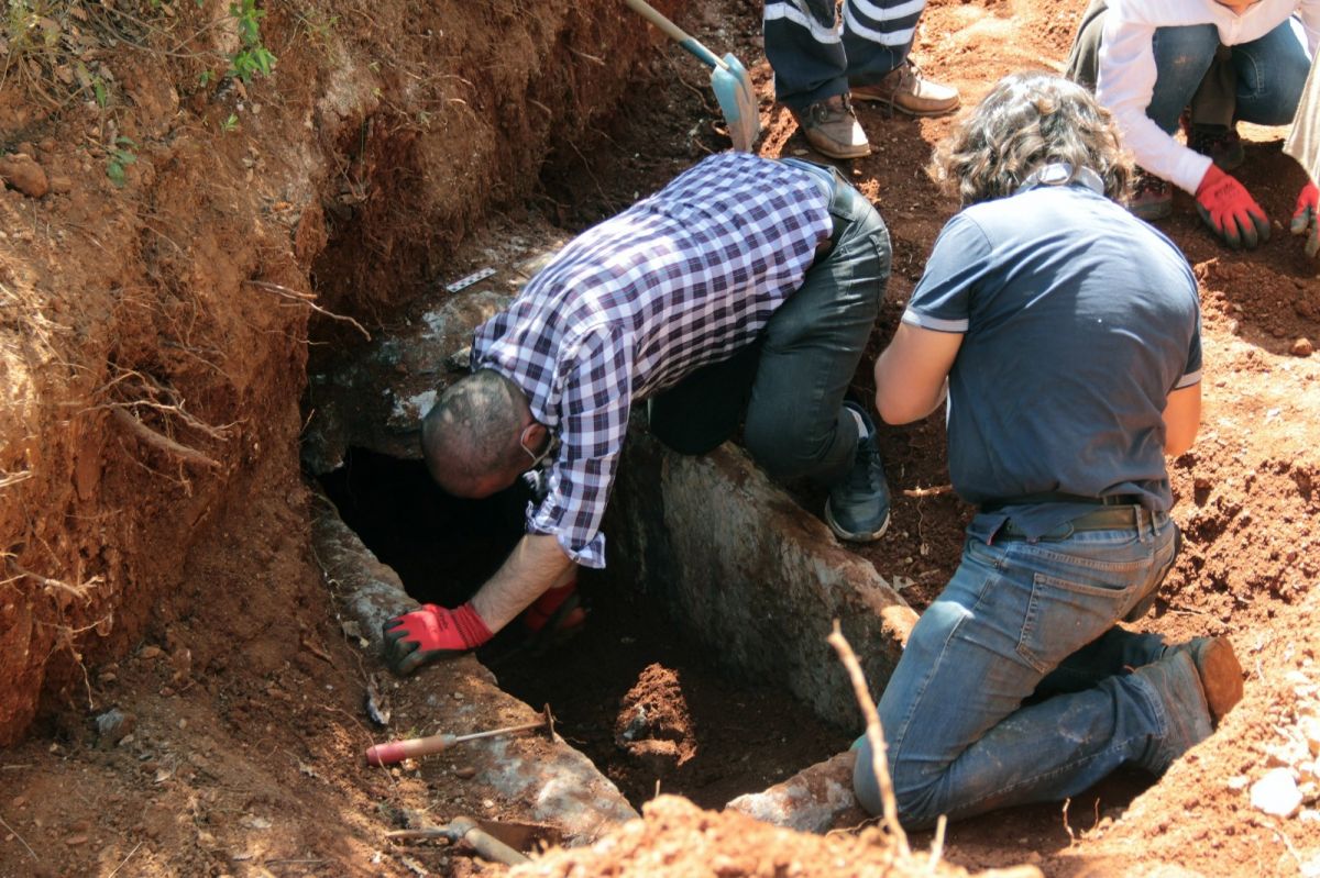 Muğla'da su kanalı kazısında antik mezar bulundu