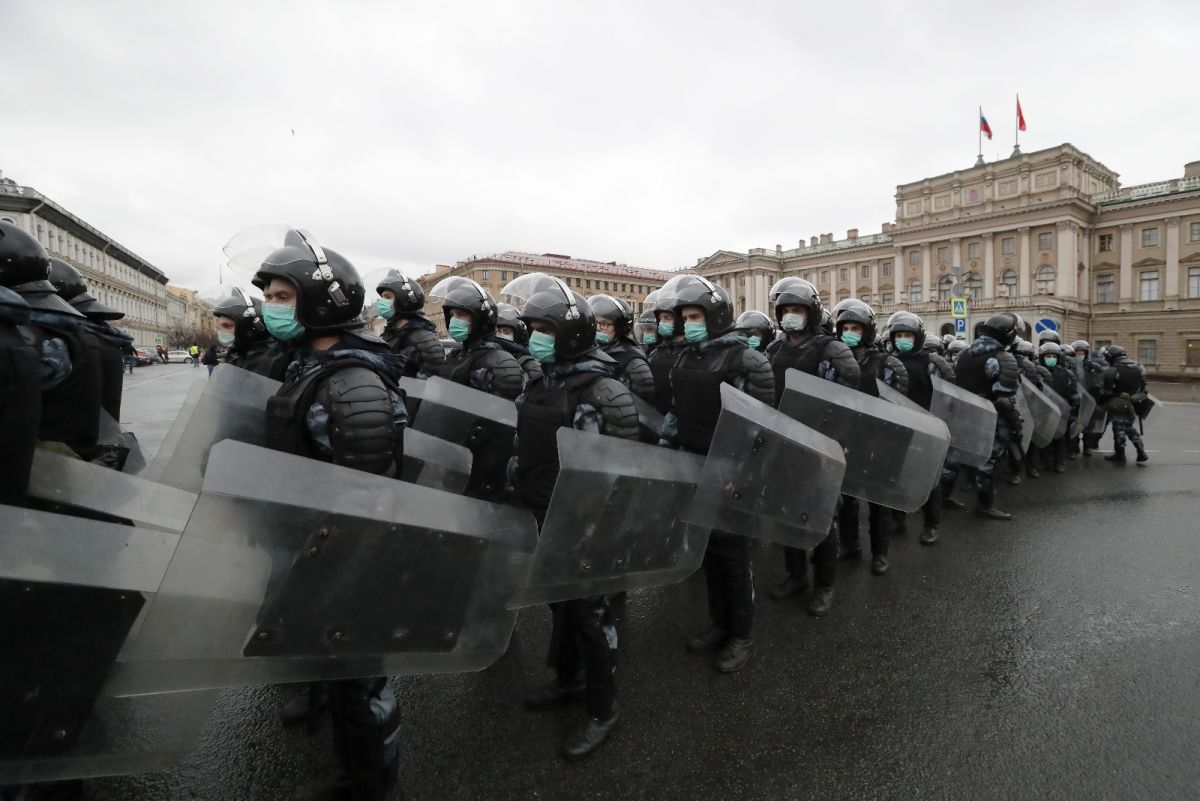 More than a thousand people detained in Navalny protests in Russia #3
