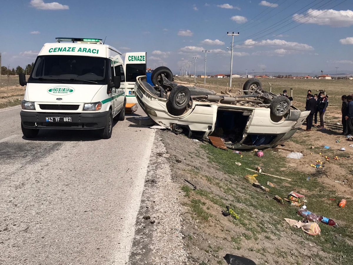 Konya'da işçileri taşıyan minibüs takla attı