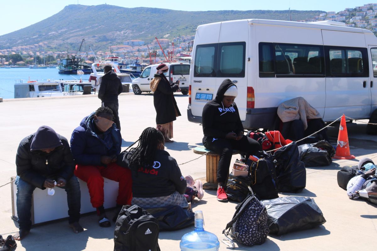 Yunan askerlerinin ittiği 23 kaçak göçmen kurtarıldı