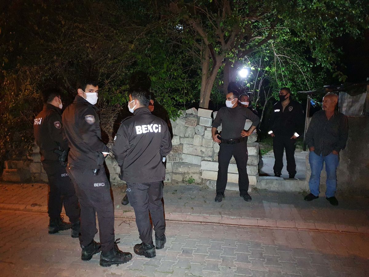Adana da bir kişi tartıştığı babası ve ağabeyini bıçaklayarak öldürdü #6