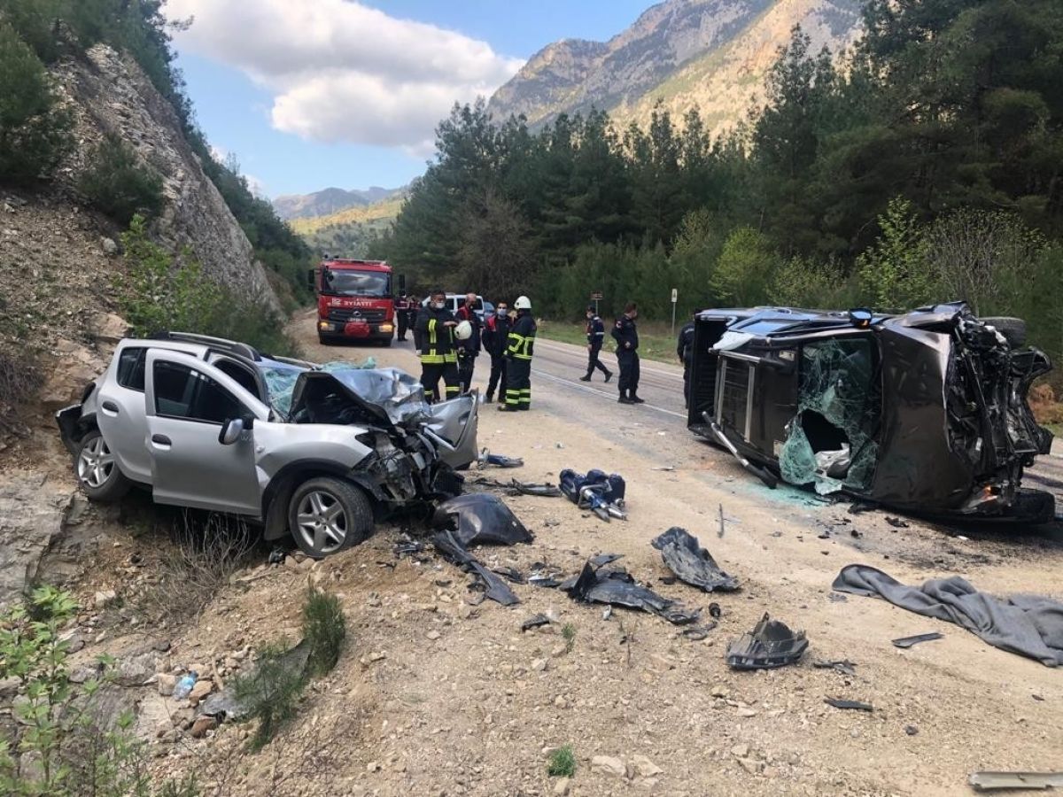 Adana’da trafik kazası kaza: 3 ölü 3 yaralı #1