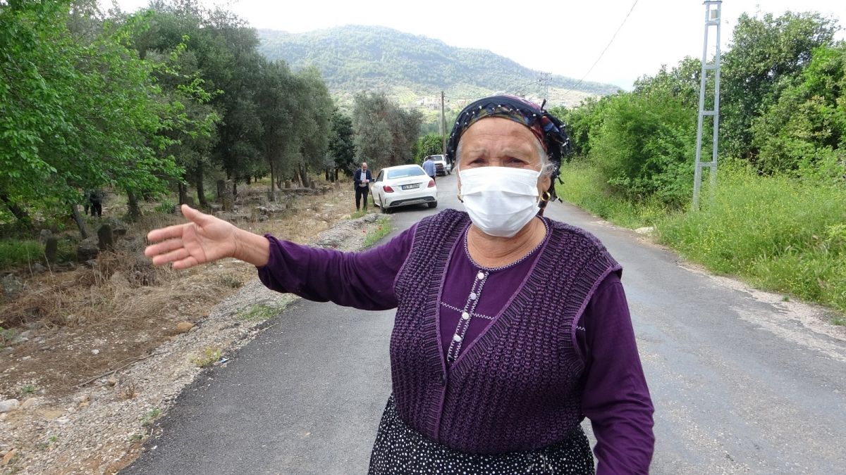 Adana'da köy mezarlığı narenciye bahçesine döndü iddiası