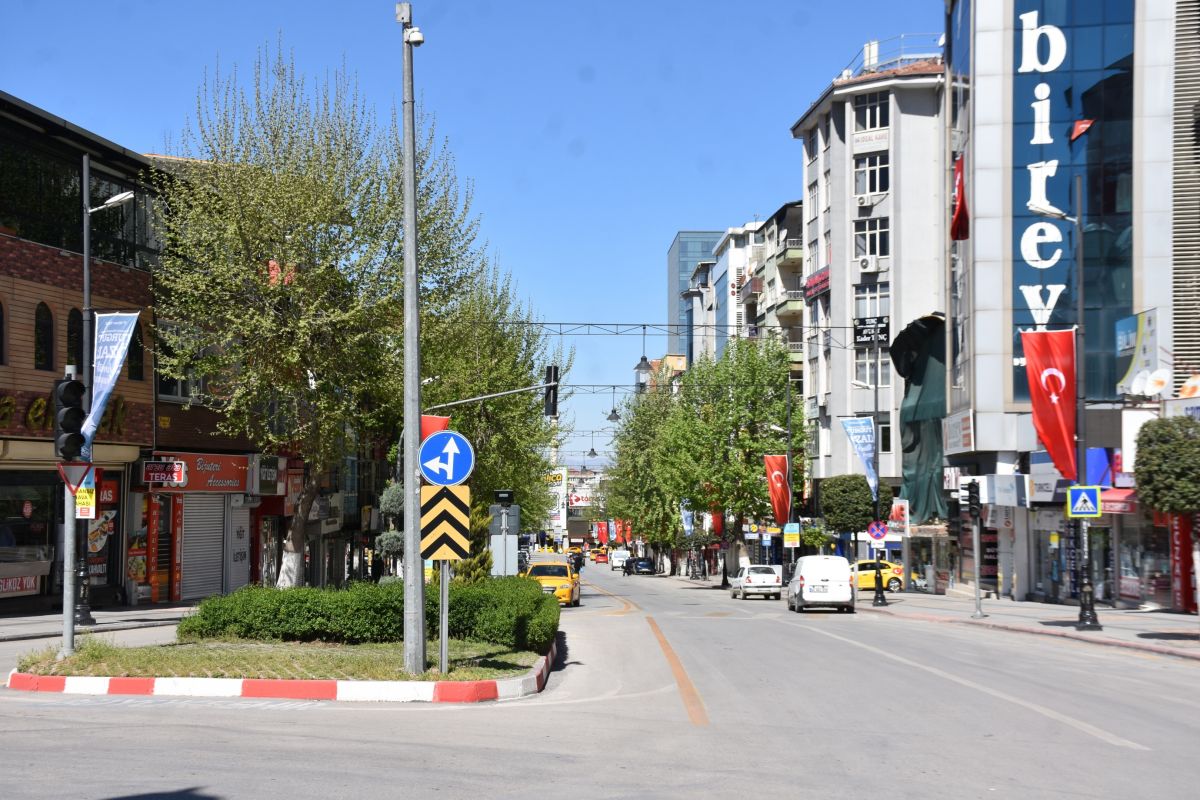 Malatya'da sokaklar, kısıtlama nedeniyle boş kaldı