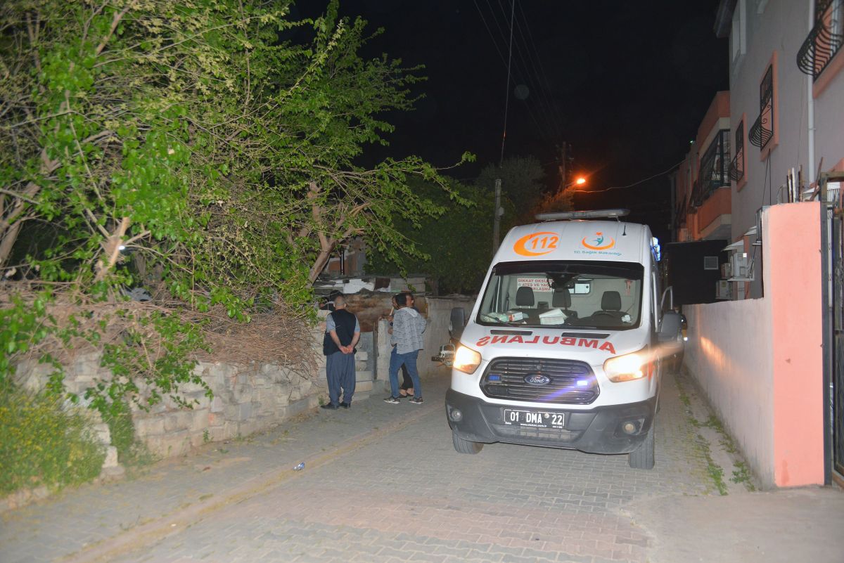 Adana'da, evin bahçesinde tartıştığı babası ve ağabeyini bıçaklayarak öldürdü