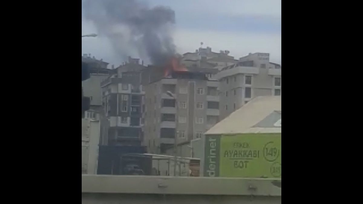 Pendik’te 6 katlı binanın çatı katı alev alev yandı