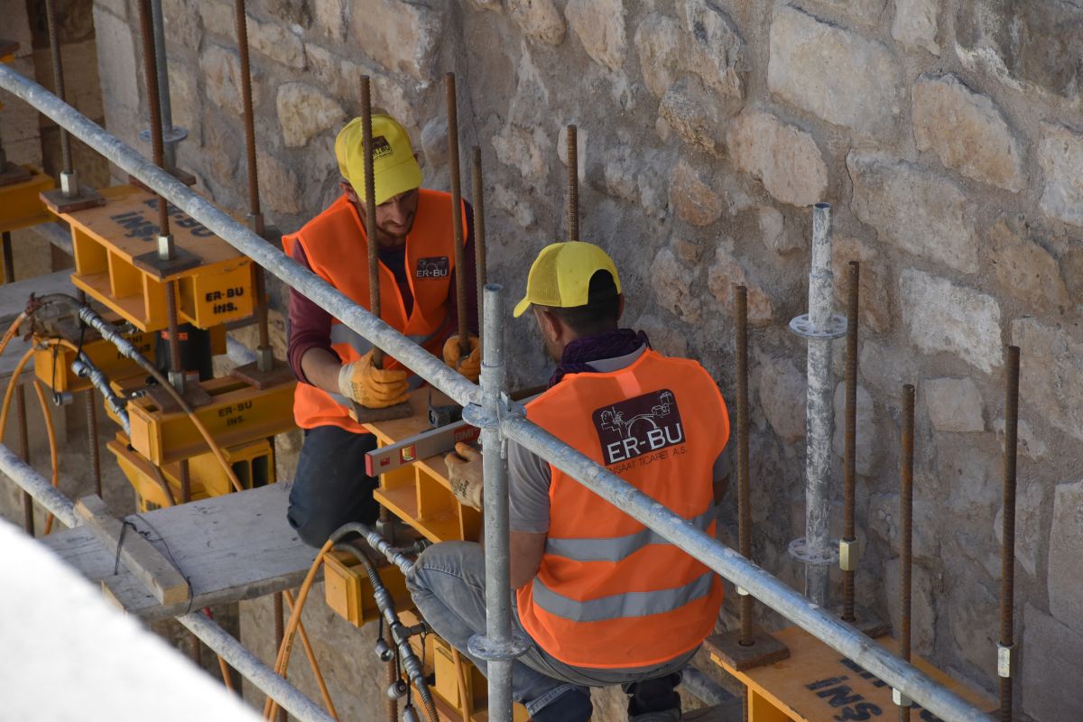 Hasankeyf'teki 692 yıllık Küçük Saray yükseltiliyor