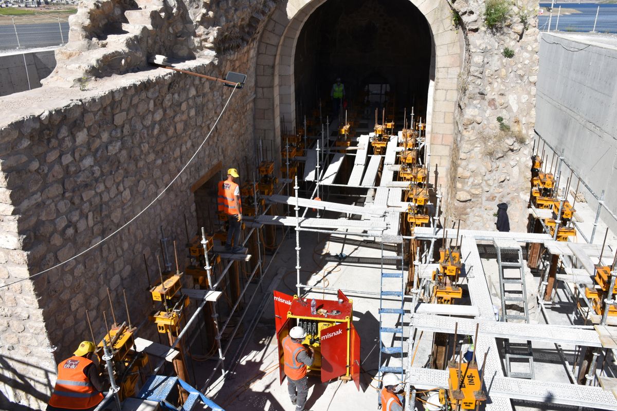 Hasankeyf'teki 692 yıllık Küçük Saray yükseltiliyor