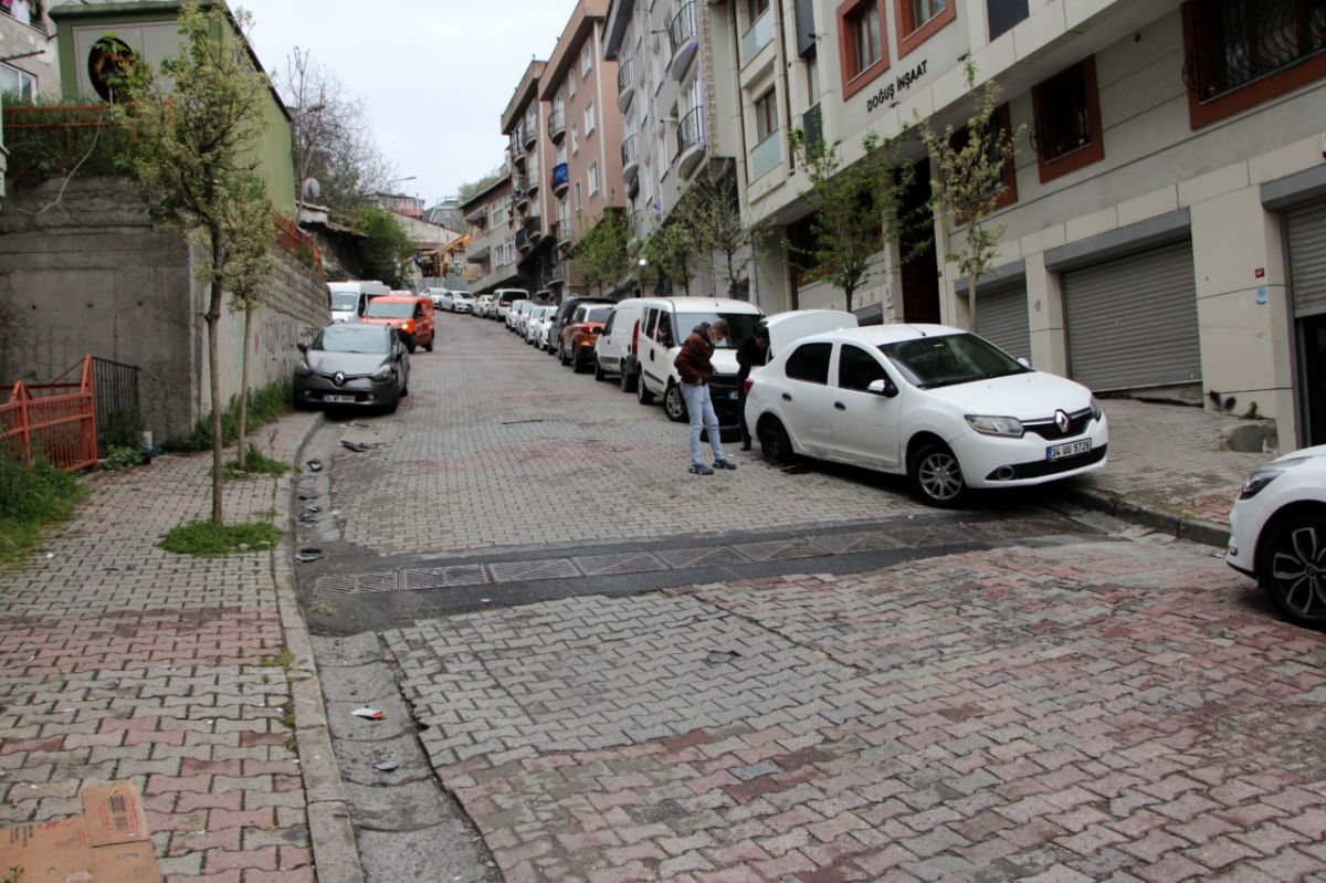 İstanbul'da yokuşta kayan tır, 4 aracı ezdi