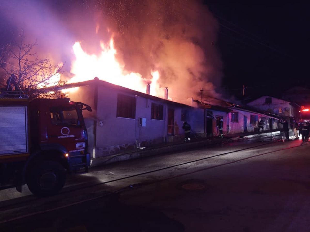 Kastamonu'da çıkan yangında 4 ev kül oldu