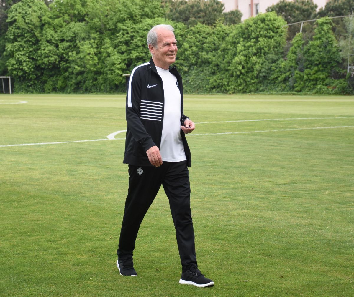 Altay'da Mustafa Denizli’ye meşaleli karşılama