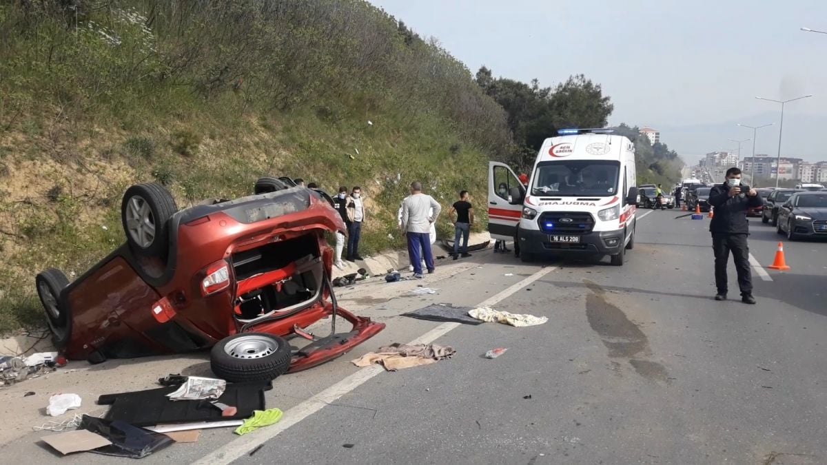 Bursa'da zincirleme kazada takla attı