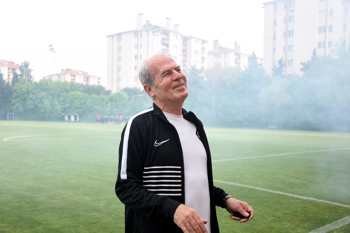 Altay'da Mustafa Denizli’ye meşaleli karşılama