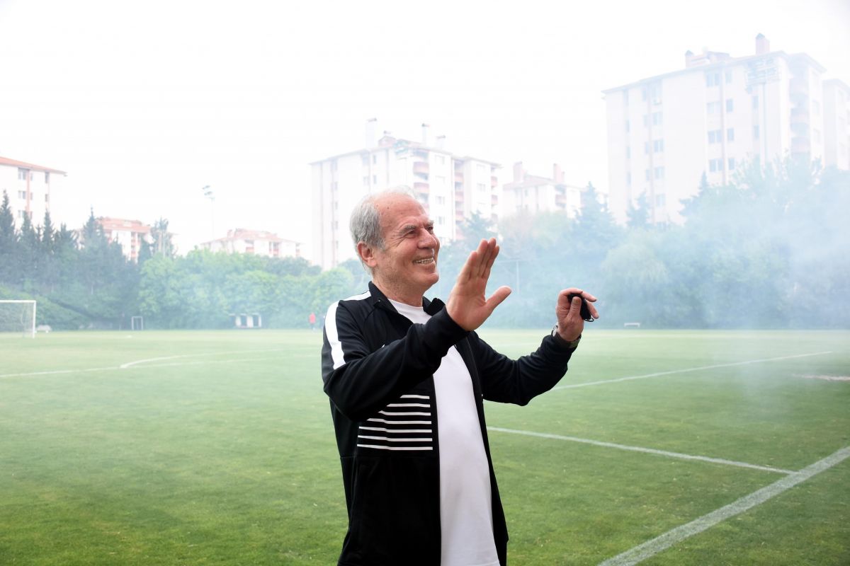 Altay'da Mustafa Denizli’ye meşaleli karşılama