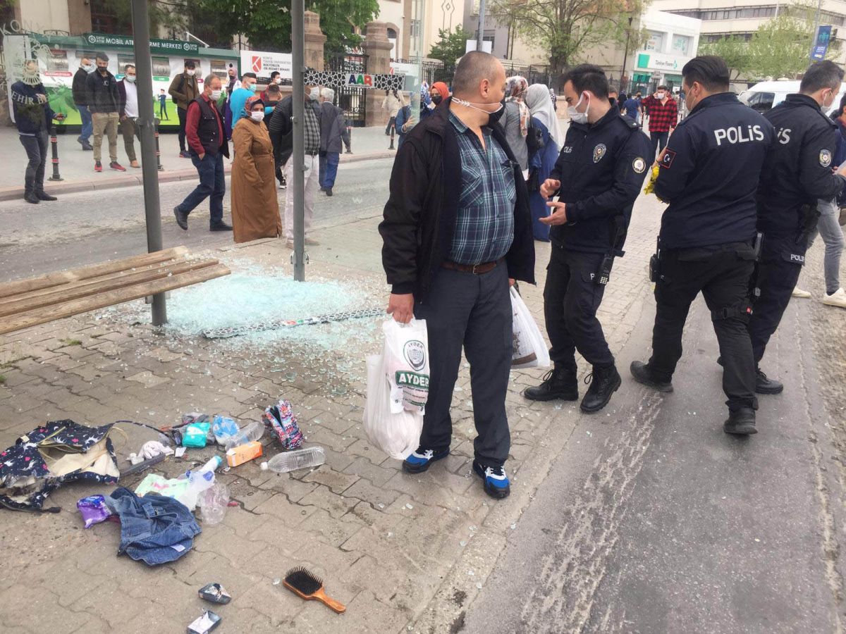 Konya'da durakta unutulan çanta paniğe neden oldu