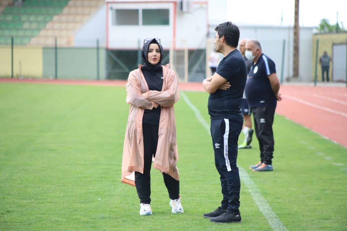 Şampiyon olan Adıyaman 1954 Spor’un kadın başkanı Cevher Erdem tarihe geçti