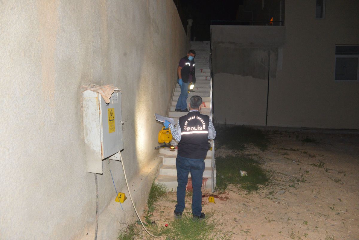 Adana'da, hırsızlık şüphelisi iki kardeş, bıçakla yaralandı
